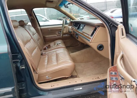 1994 Lincoln Town Car Executive z USA, uszkodzony, nr VIN 1LNLM81W6RY649993